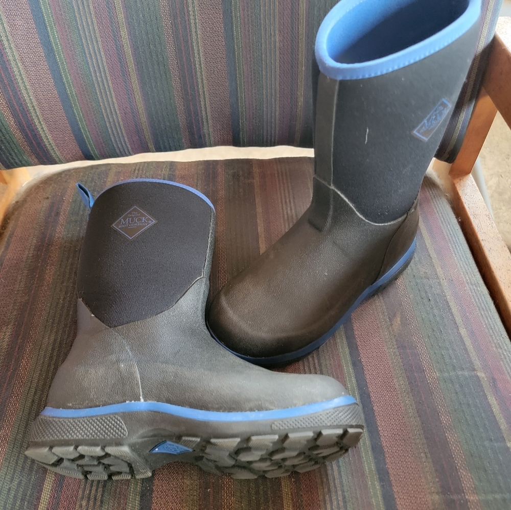 Boys muck boots